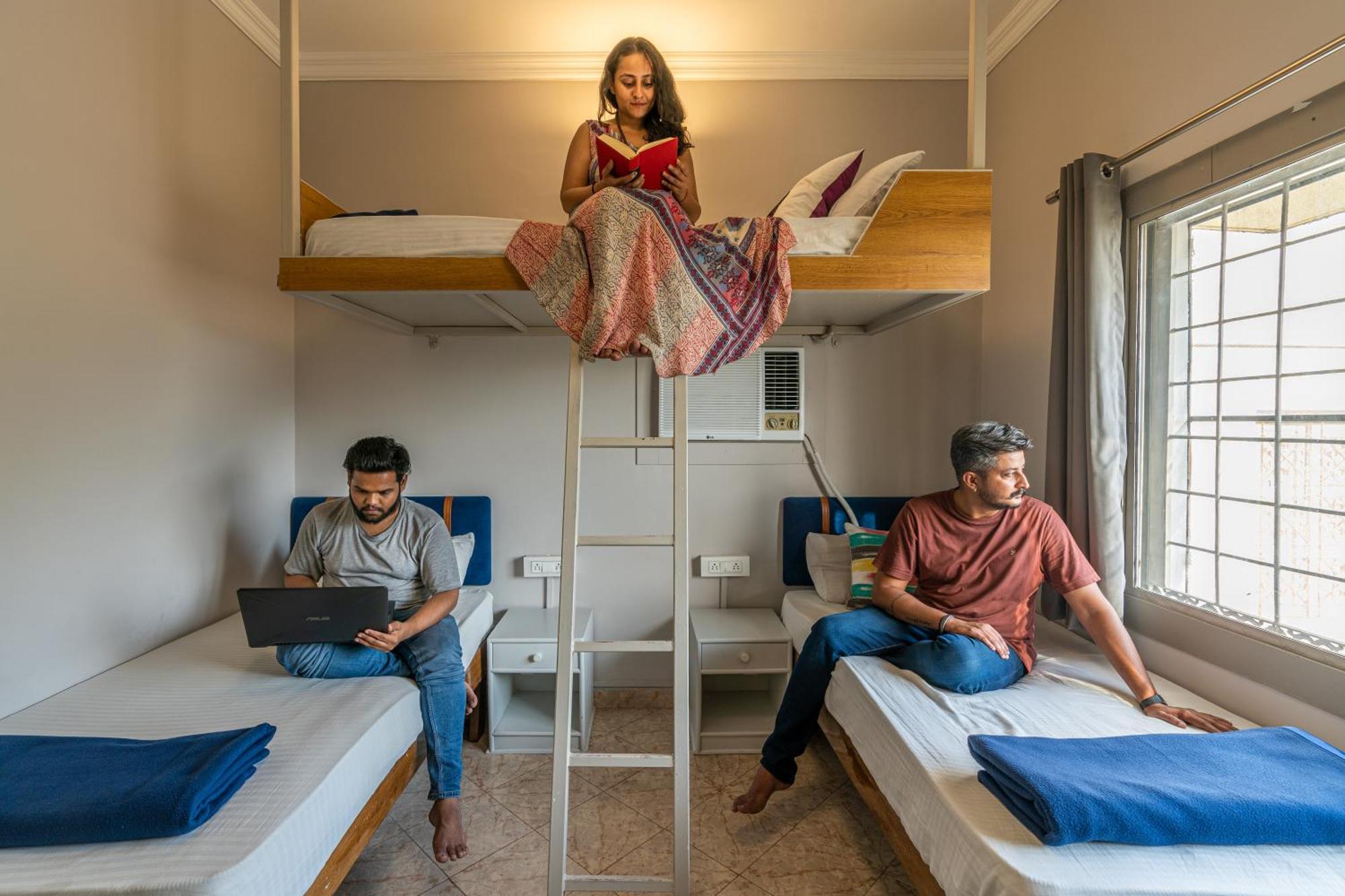 Madpackers Rishikesh Laxman Jhula Hostel Buitenkant foto